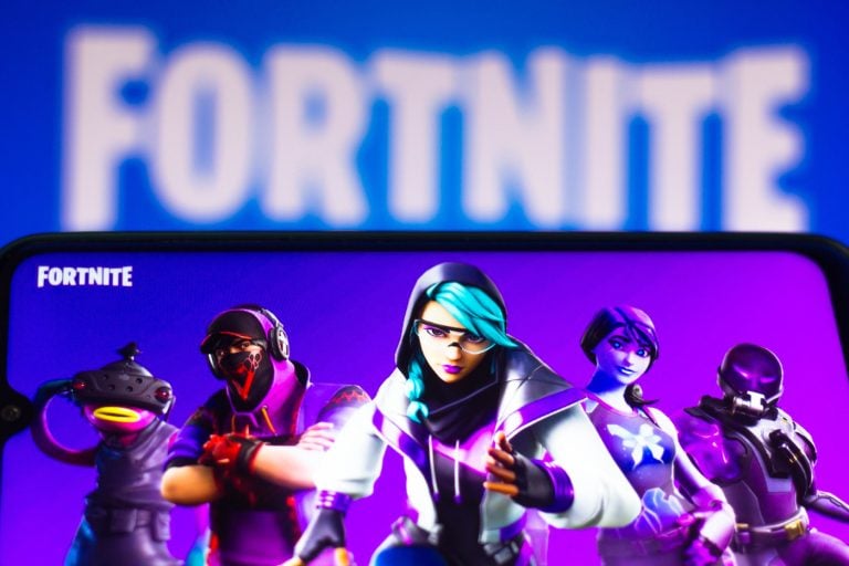 Perchè il produttore del videogioco Fortnite si è scagliato contro Samsung e Google? Che cosa c'entra il Play Store?