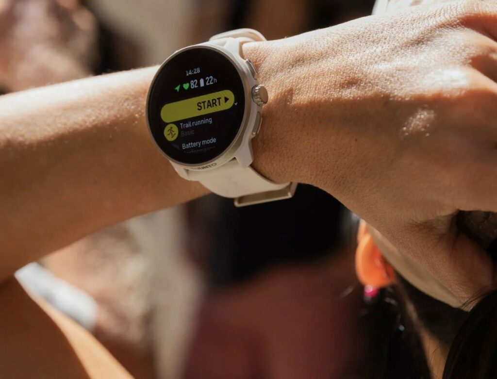 Suunto Race S, dalla Finlandia lo smartwatch per gli sportivi che fanno marameo al freddo