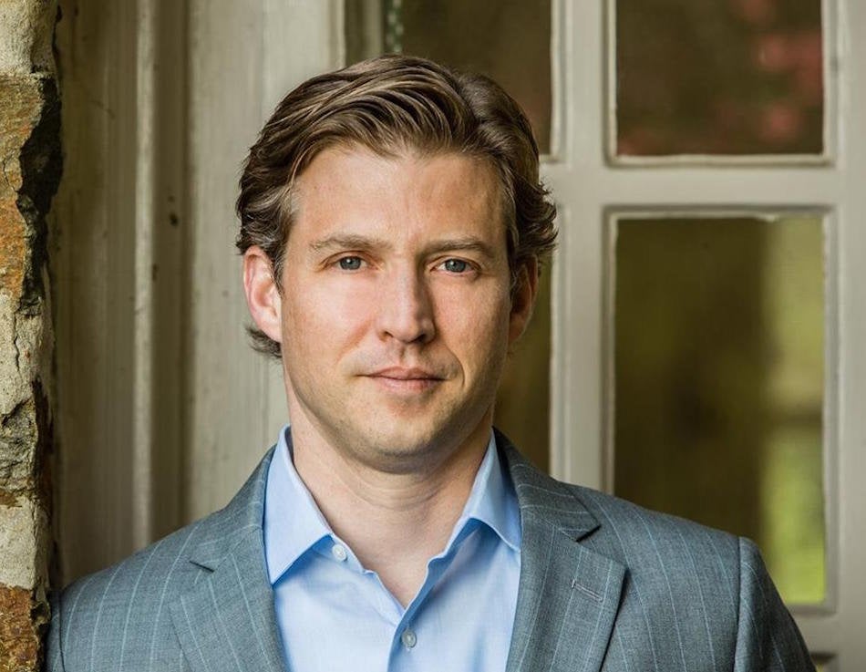 Alec Ross boccia l'UE: «L’AI Act è una stupidaggine. I 200 miliardi di investimenti promessi da von der Leyen? Parole vuote»