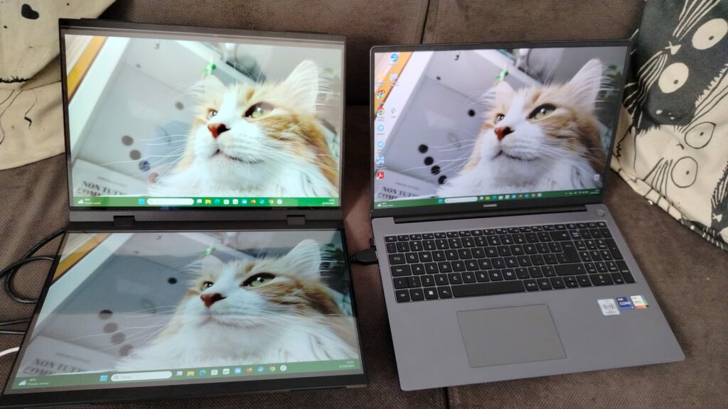 Uperfect Delta Pro Touch: quando si lavora tre monitor (di cui due tattili) sono meglio di uno, no?