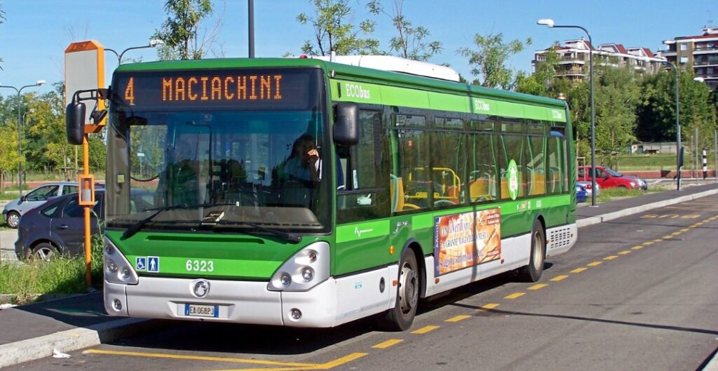 Attacco informatico a Mooney Servizi che gestisce l'app dei trasporti milanesi ATM. I dati dei pendolari a rischio? Cosa sappiamo