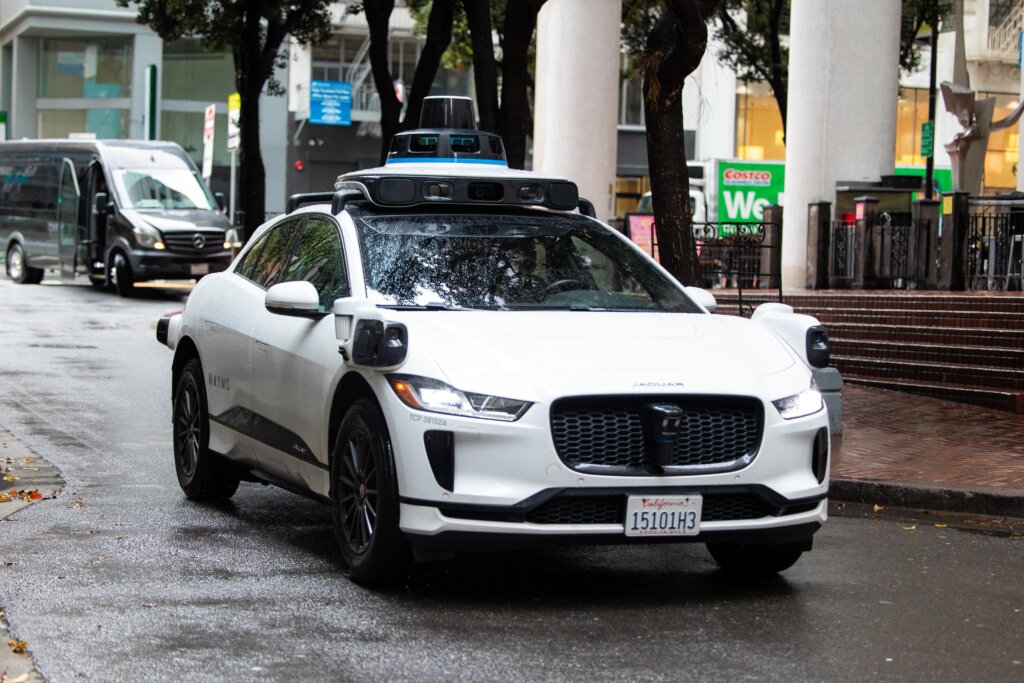 Perché Waymo flirta con Toyota. Dopo l'accordo con Uber negli USA i robotaxi di Google accelerano in Giappone?