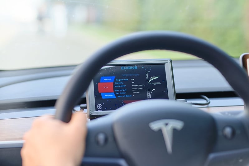 Multe salata in vista per Tesla? Sulla casa automobilistica pende l'accusa di “pratiche commerciali ingannevoli”